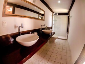 Quarto exclusivo, vista para o mar | Banheiro
