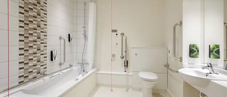 Habitación doble estándar, tina para personas con discapacidad | Baño