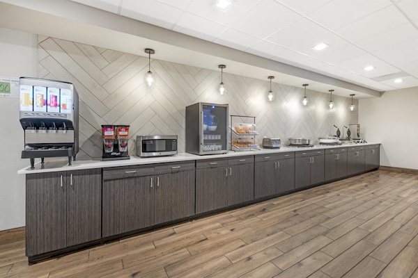 Sudah termasuk sarapan prasmanan setiap hari