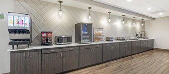 B/W Plus Elizabethtown Inn & Suites