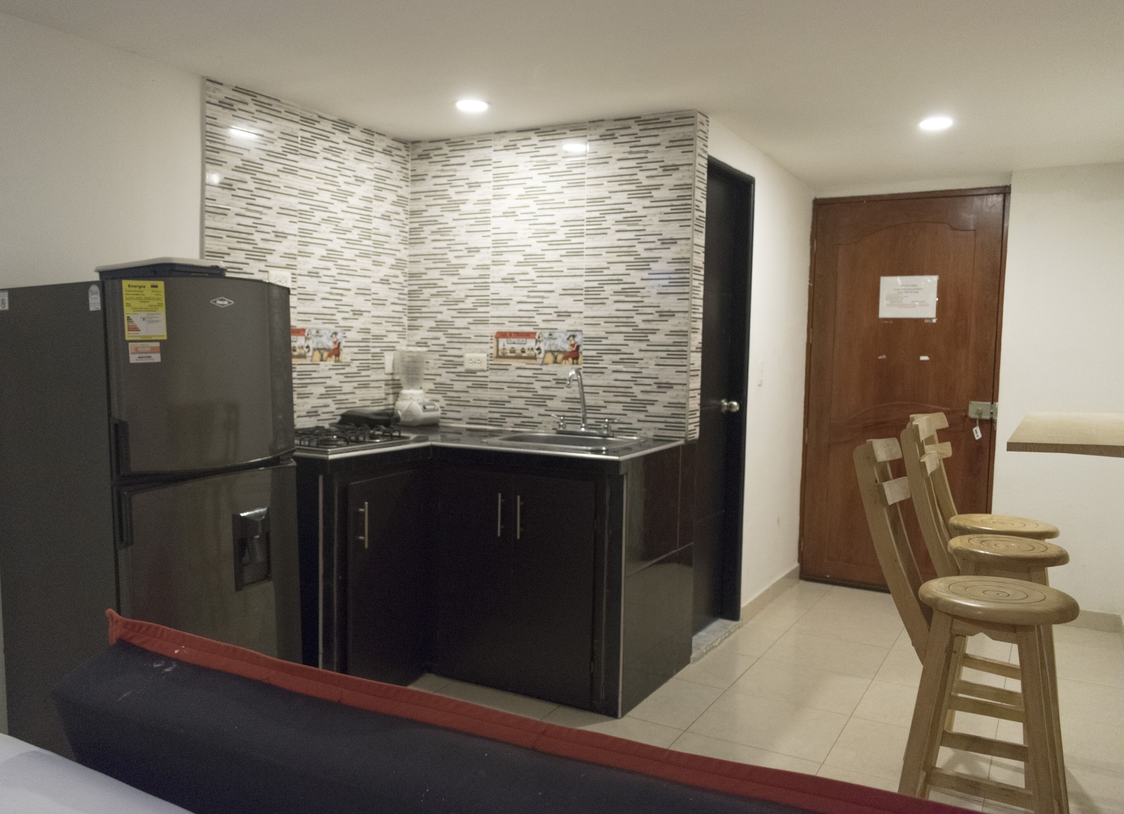 Standard Studio, 2 Double Beds (Apto 8B) | Private kitchen | Full-sized fridge, microwave, oven, cookware/dishes/utensils