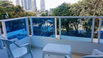 Apartemen Keluarga, Beberapa Tempat Tidur, pemandangan danau (12A) | Teras/patio