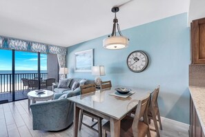 Condo, 1 cama King size y sofá cama (Ideally situated beachfront condo wit) | Restaurantes
