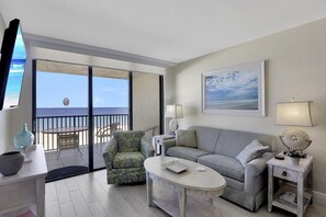 Condo, 1 cama King e sofá-cama (Ideally situated beachfront condo wit) | Sala de estar