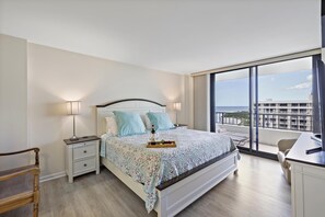Huoneisto, 1 suuri parisänky ja vuodesohva (Beachfront penthouse with spectacular) | 2 makuuhuonetta