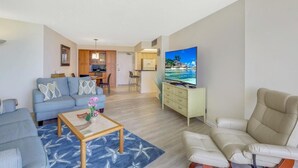 Living room - Beachfront Penthouse With Spectacular Views and Pool (Marco Island)