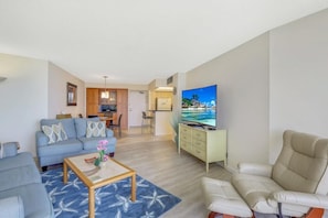 Condo, 1 cama King e sofá-cama (Beachfront penthouse with spectacular) | Sala de estar