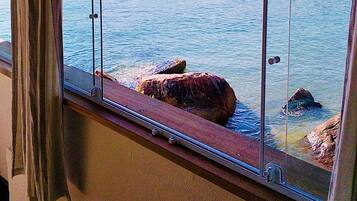 Vista para praia/oceano