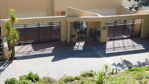 Property entrance - 32 Top Road Fresnaye (Cape Town)