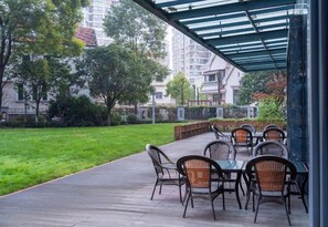 Tempat makan outdoor