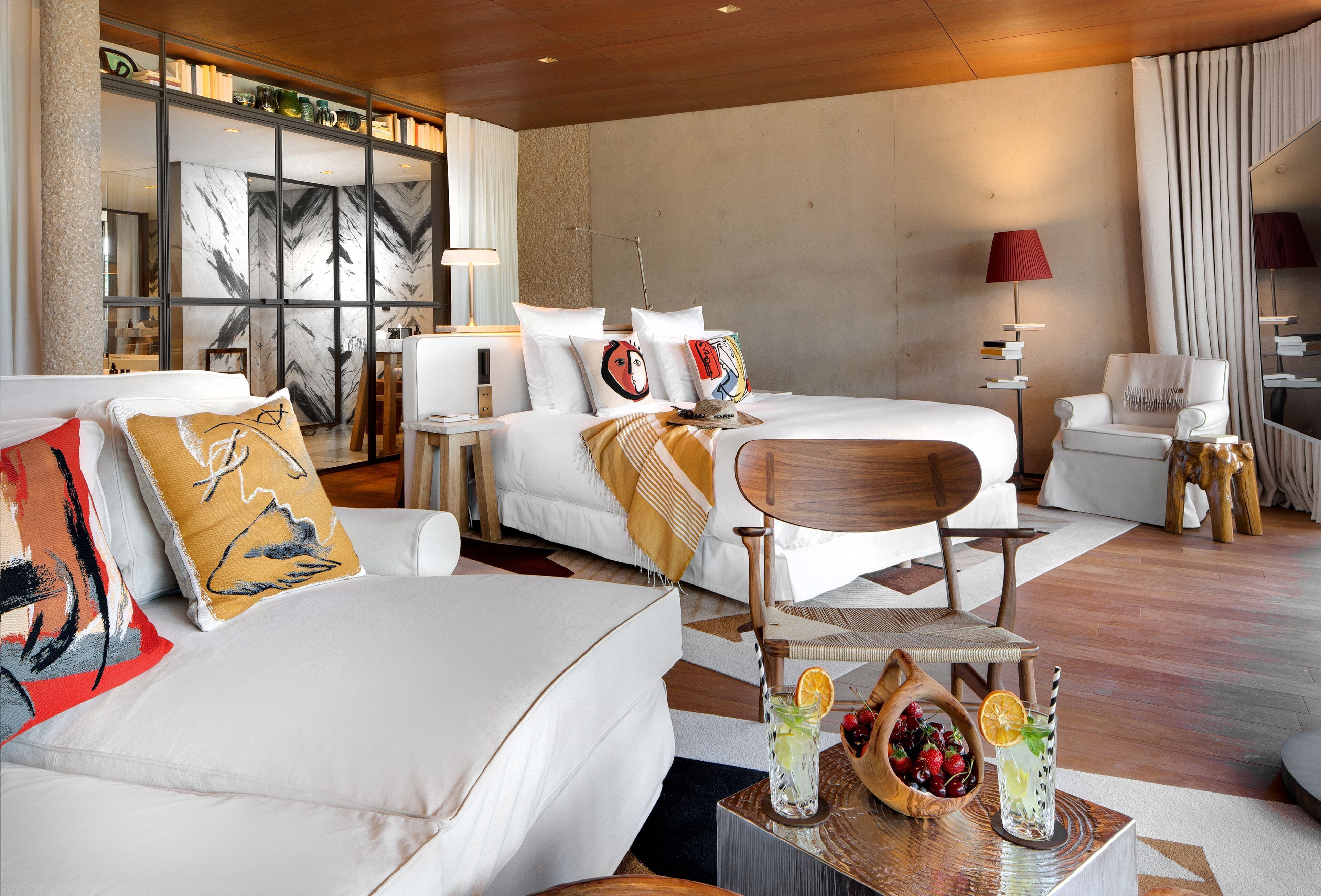 Premium bedding, in-room safe, individually decorated