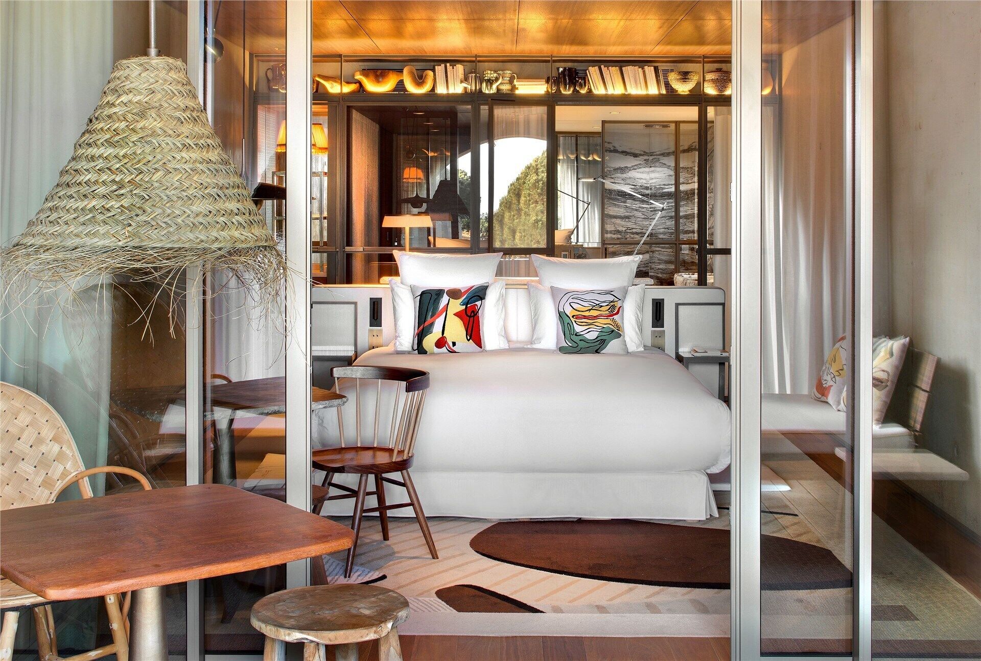 Premium bedding, in-room safe, individually decorated