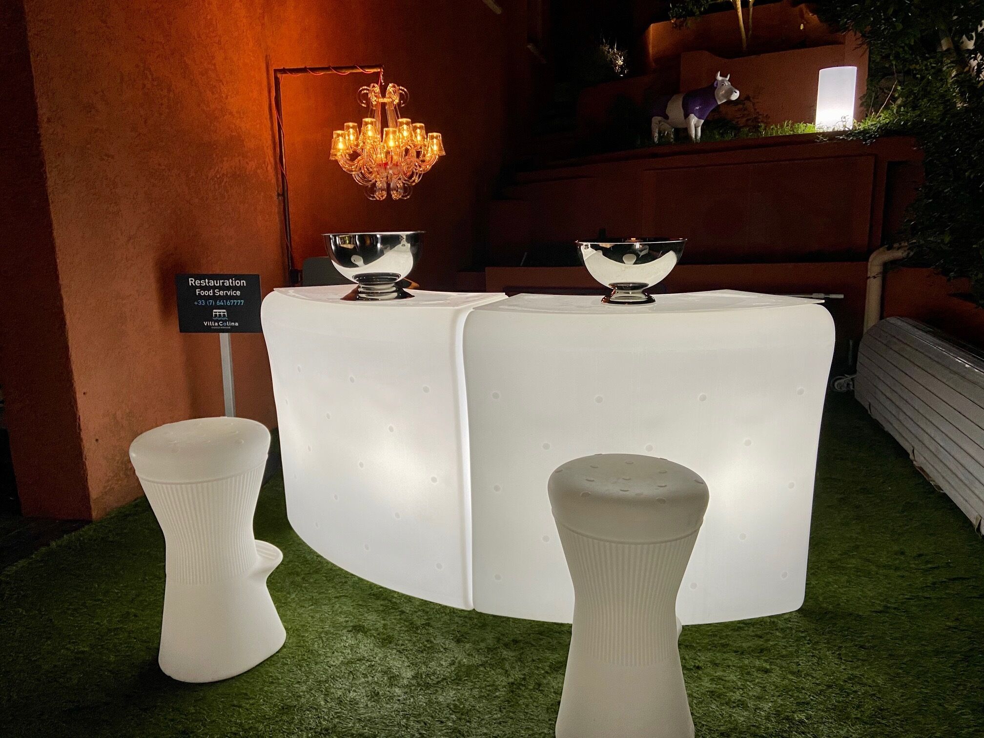Bar (trong khuôn viên)