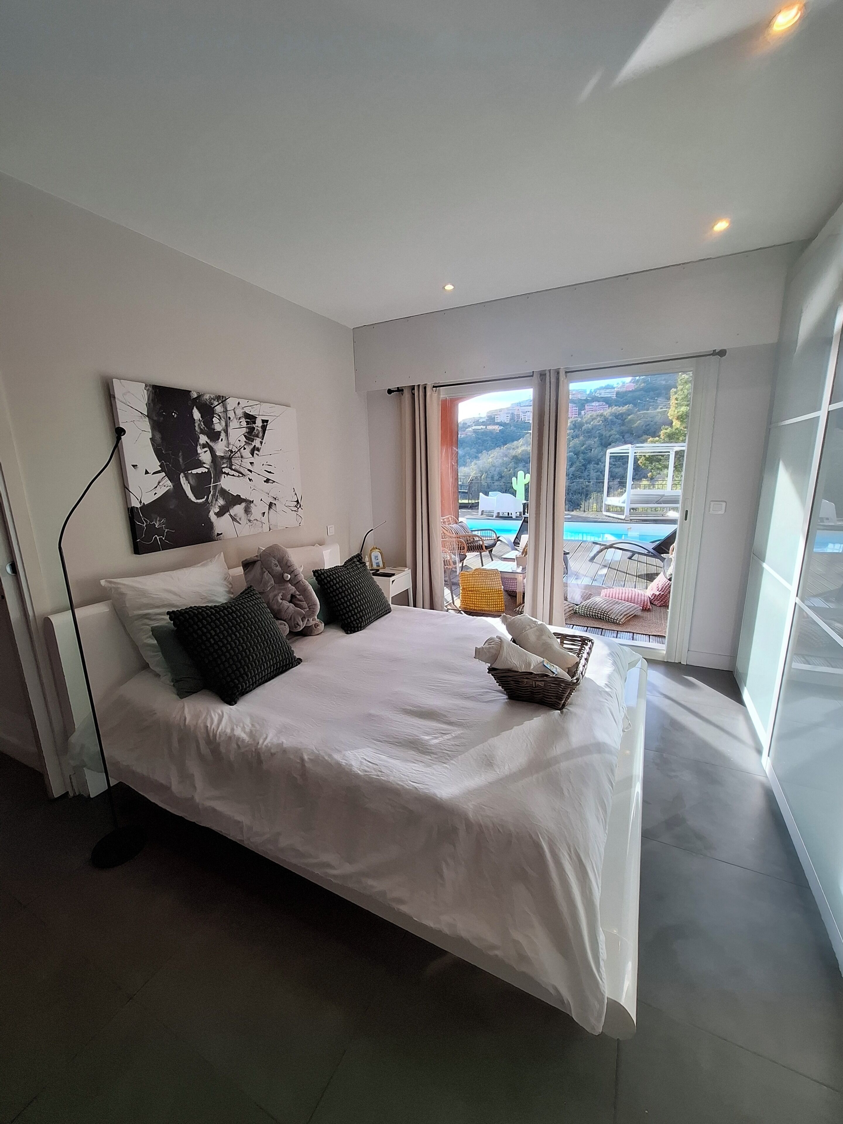 Habitación doble Confort, 1 habitación, vista a la alberca | Caja de seguridad en la habitación y decoración personalizada 