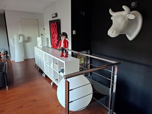 Villa de lujo, 4 habitaciones, vista a la alberca | Área de sala de estar | Televisión de pantalla plana 