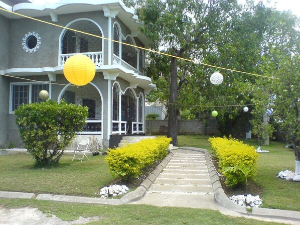 Mặt tiền nơi lưu trú