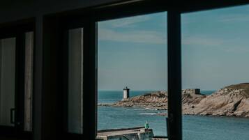 Classic Room, 1 Queen Bed (Facing the sea) | Premium bedding, minibar, in-room safe, free WiFi