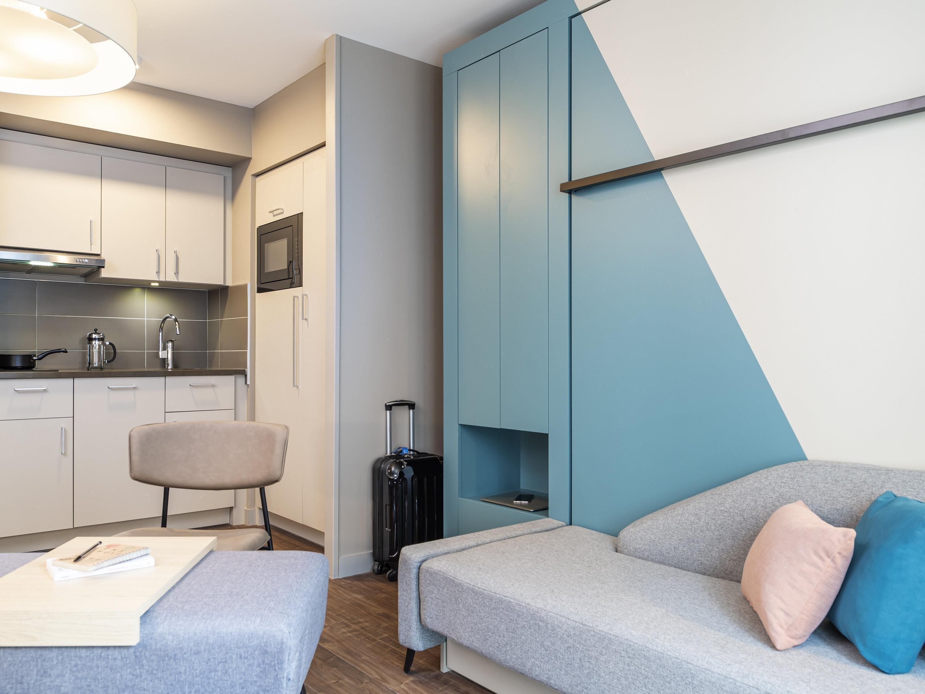 Estudio, 1 cama doble | Caja fuerte, cortinas opacas, sistema de insonorización