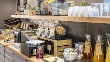 Daily full breakfast (EUR 15 per person)