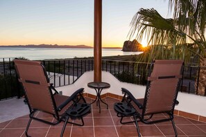 Casa, 2 habitaciones | Terraza o patio