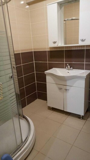 Apartment, 1 Schlafzimmer | Badezimmer | Dusche, kostenlose Toilettenartikel, Haartrockner, Handtücher