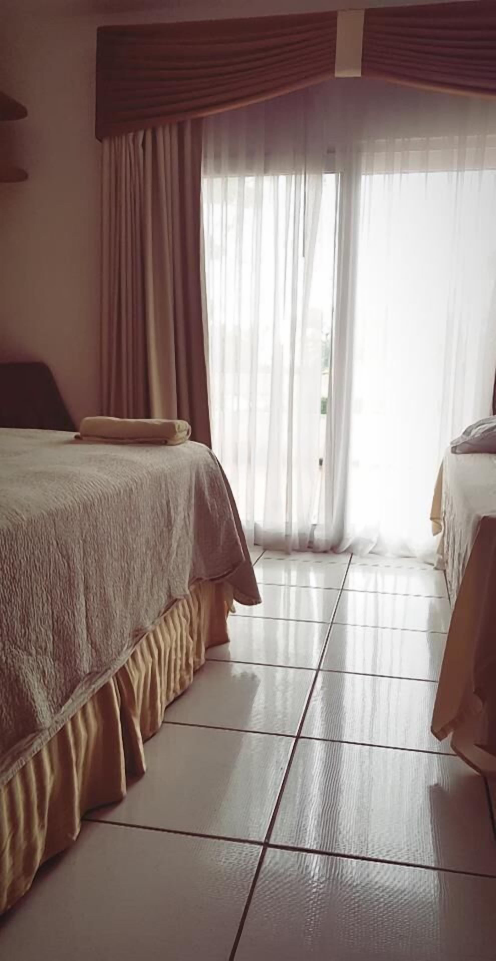 Standaard tweepersoonskamer, 2 tweepersoonsbedden | Gratis wifi