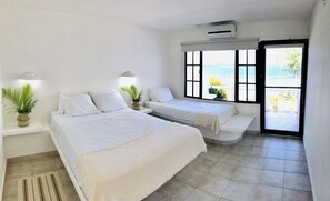 Habitació triple, no fumadors, vistes a l'oceà | Cortines opaques, planxa i posts de planxar i wifi gratuïta