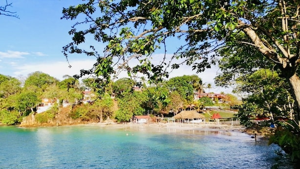 Beach - Hotel La Isla (Saboga)