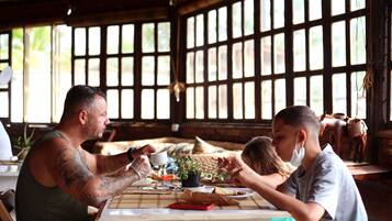 Desayuno buffet incluido todos los días