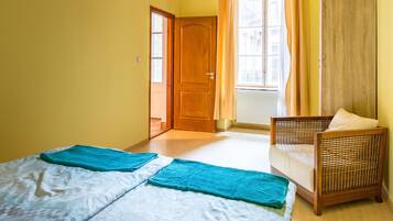 2 bedrooms, iron/ironing board, WiFi, bed sheets