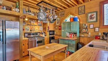 Réfrigérateur, micro-ondes, plaque de cuisson, lave-vaisselle