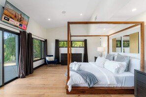 5 Schlafzimmer, Schreibtisch, Bügeleisen/Bügelbrett, WLAN