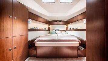 4 Schlafzimmer, Zimmersafe, Schreibtisch, Reisekinderbett
