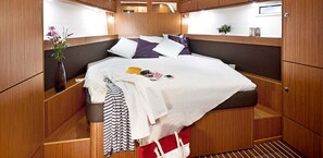 4 slaapkamers, een kluis op de kamer, een bureau, reisbedje