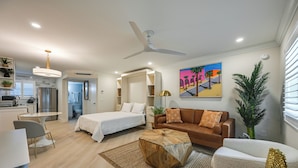 Unclassified image, 3 of 29, button - Naples Studio: 1 Block to Beach & Restaurants! (Naples)