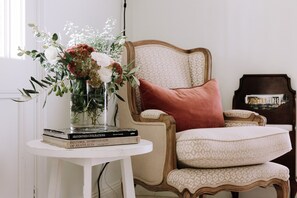 Interior - French cottage 1854 with stunning Alfesco garden (Beechworth)