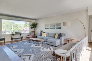 Smart TV, fireplace, table football, toys - Lakefront home w Private Beach, Hot Tub, Sauna (Coloma)