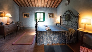 8 bedrooms, iron/ironing board, free WiFi, bed sheets