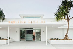 Exterior - Beachy, beautiful, and best location on the GC! (Burleigh Heads)