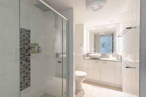 Hair dryer, towels - Beachy, beautiful, and best location on the GC! (Burleigh Heads)