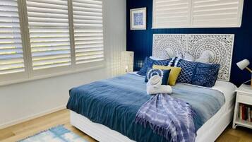 2 bedrooms, desk, iron/ironing board, travel cot