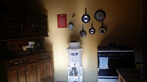 電冰箱、烤箱、鍋具/餐盤/廚房用品