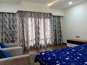 3 室のベッドルーム、アイロン / ア イロン台、WiFi、ベッドシーツ