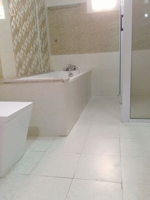 Towels, shampoo, toilet paper - Rooms with bathroom Kilimani (Nairobi)