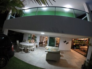 Outdoor dining - Luxury house in condominium (Ipojuca)