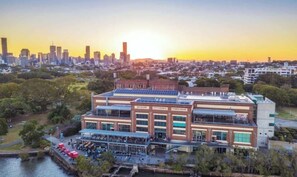  المنشأة من الخارج