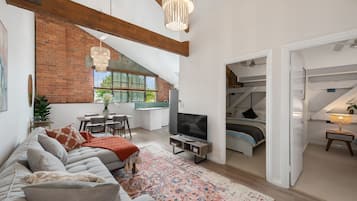 Smart TV, Netflix, streaming services