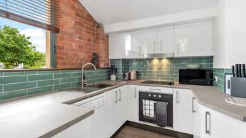 Fridge, microwave, oven, dishwasher