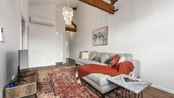 Smart TV, Netflix, streaming services