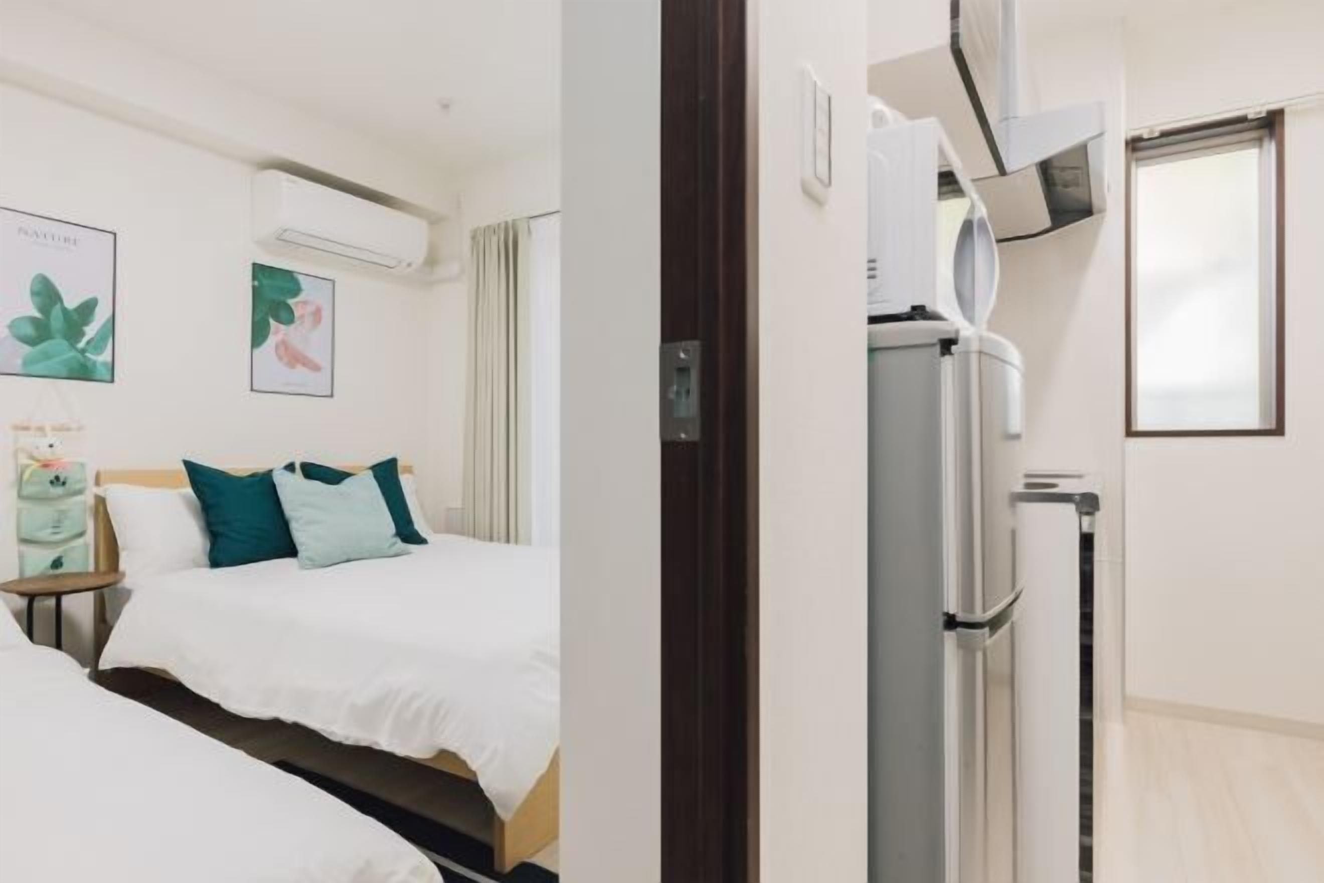 Desk, blackout drapes, soundproofing, free WiFi